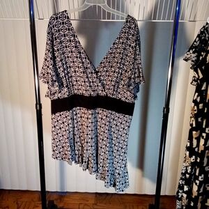 Black and white printed design Flares Dress. 3X